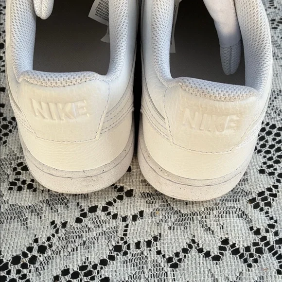 Nike Women’s White Low-Top Sneakers - Picture 2 of 3